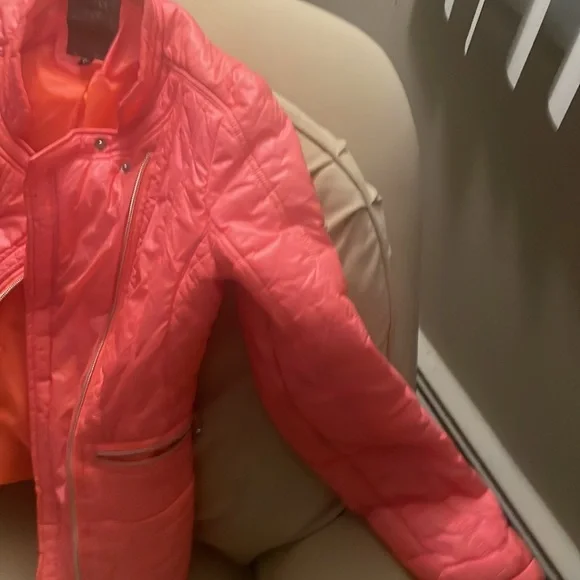 Guess light jacket. Mint condition. - Picture 5 of 8